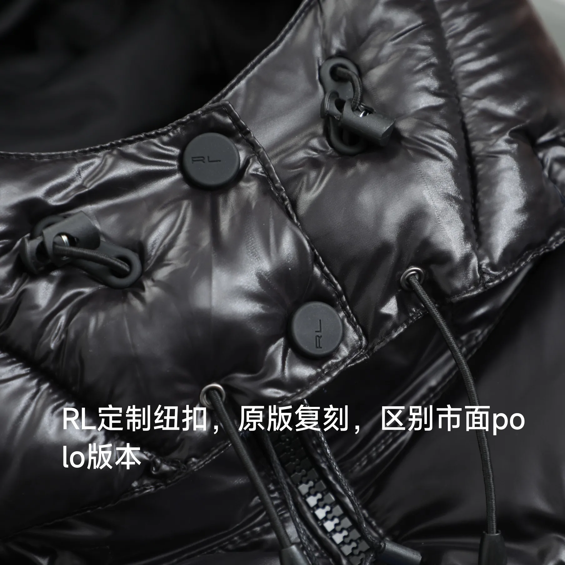 🅿️940 Rah Lauren glossy "exclusive production" top version is new - Rah Lauren Rah's unisex style - Rah has gone crazy on the upper body of major Internet celebrities this year. The fabric has a double-layer shin feel and is full of weight! It's not as heavy as a regular jacket, and the ordinary cotton material feels really different. This one is super comfortable, soft and stylish, and has a green plaid interior that has a retro movie fashion feel to it! √Original custom-made 40D level four waterproof fabric, waterproof and anti-static fabric, exclusively using the original single-layer fabric method. The use of single-layer fabric has tested that the fabric and down must meet the standards to prevent velvet running, and ensure the feel and bulk. The interior is made of nylon lon double-layer sealing design, which will not cause any velvet running. The adjustable hem with built-in drawstring buckle can prevent wind and cold. The silhouette jacket has a super good upper body shape and a LOGO design on the chest. Outstanding and obvious, a style highly recommended by foreign bloggers √Original original data layout, coordinated proportions, loose, warm, fashionable, real original internal data, tolerant layout √Imported Behringer embroidery machine customized 10,000-needle electric embroidery, using imported No. 7 needles, imported embroidery thread, ensuring that each word is full, three-dimensional and clear, and can be called How to trade